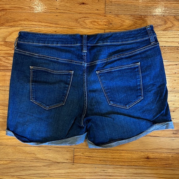 Universal Thread Denim Midi Shorts, Size 16 - Picture 2 of 5